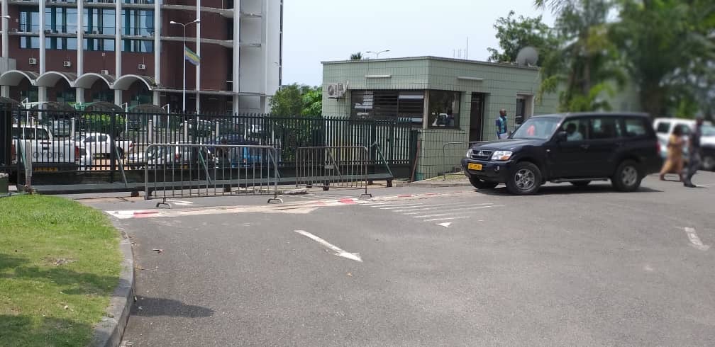 Urgent! Portail barricadé au ministère des Eaux et&nbsp;Forêts